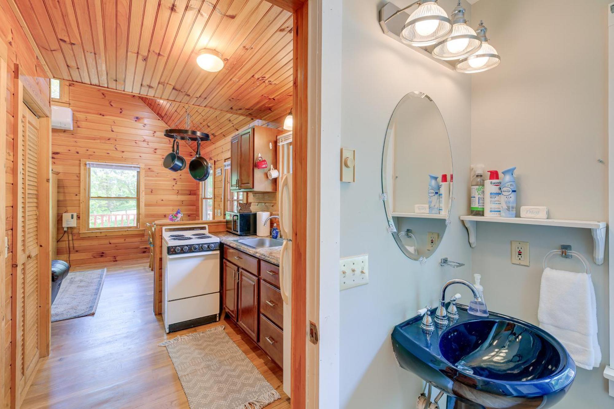Quaint Blue Ridge Cabin Rental With On-Site Stream! Sparta Dış mekan fotoğraf