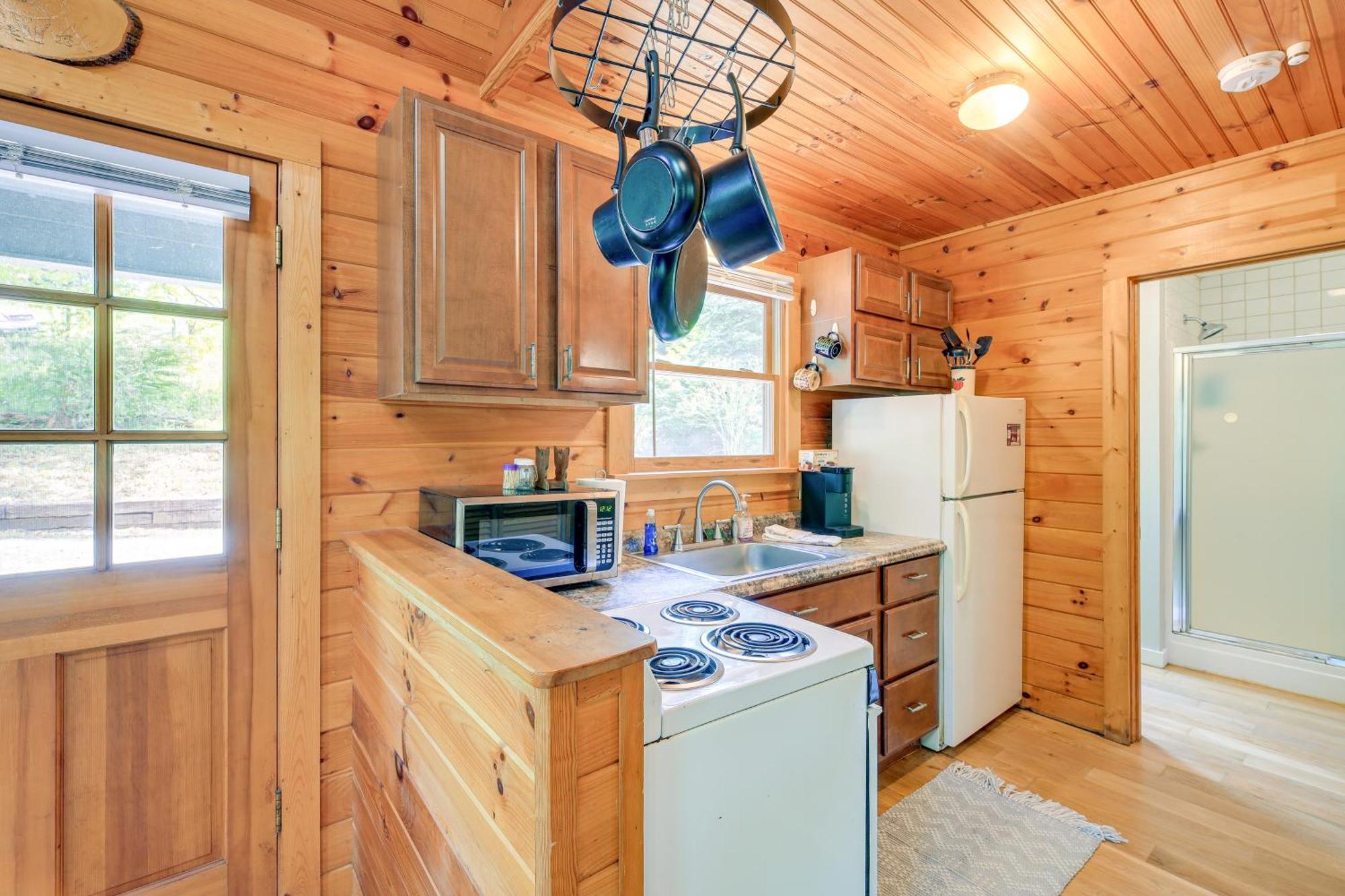 Quaint Blue Ridge Cabin Rental With On-Site Stream! Sparta Dış mekan fotoğraf
