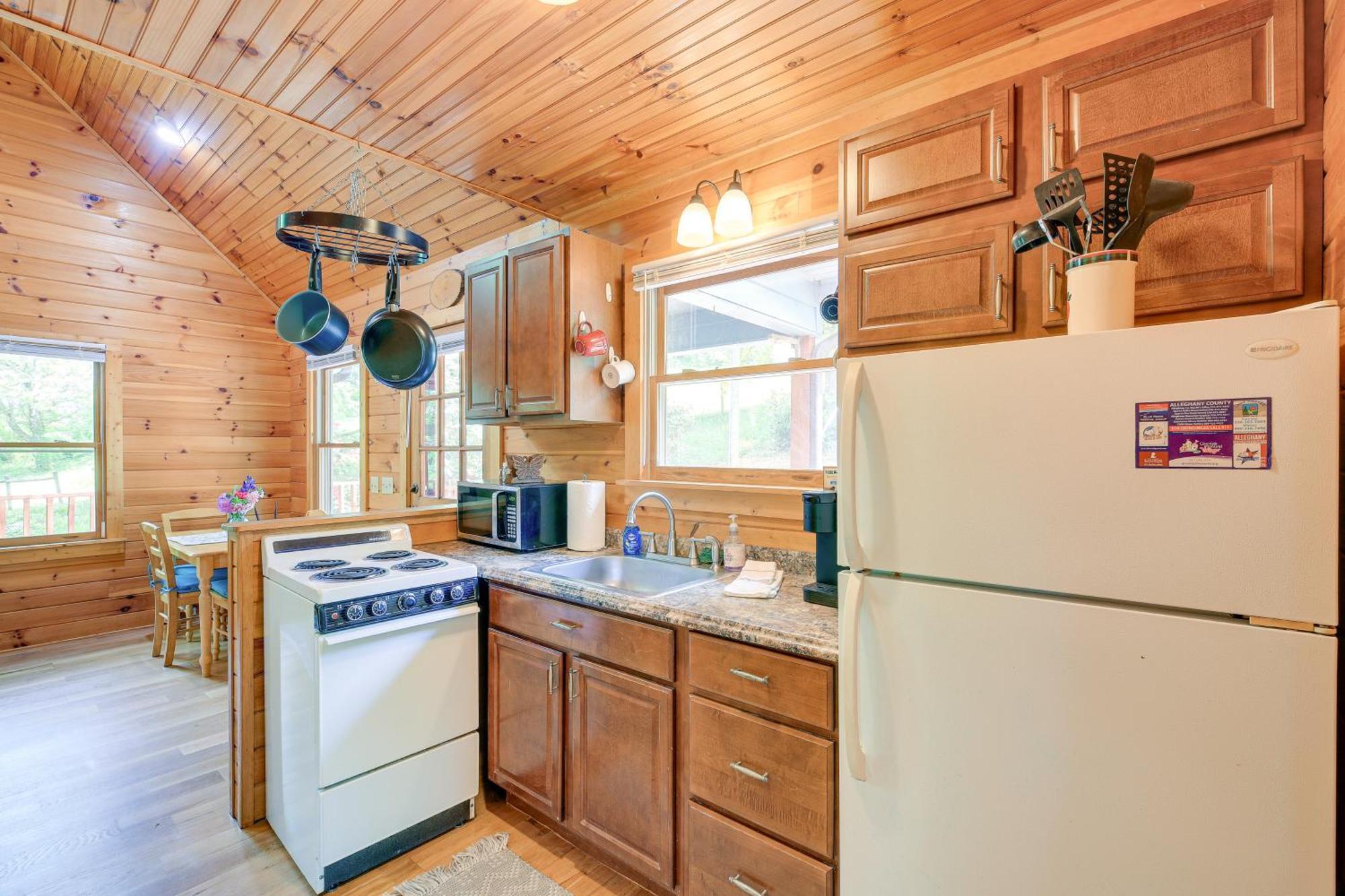 Quaint Blue Ridge Cabin Rental With On-Site Stream! Sparta Dış mekan fotoğraf